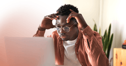 young man getting defensive due to narcissistic rage