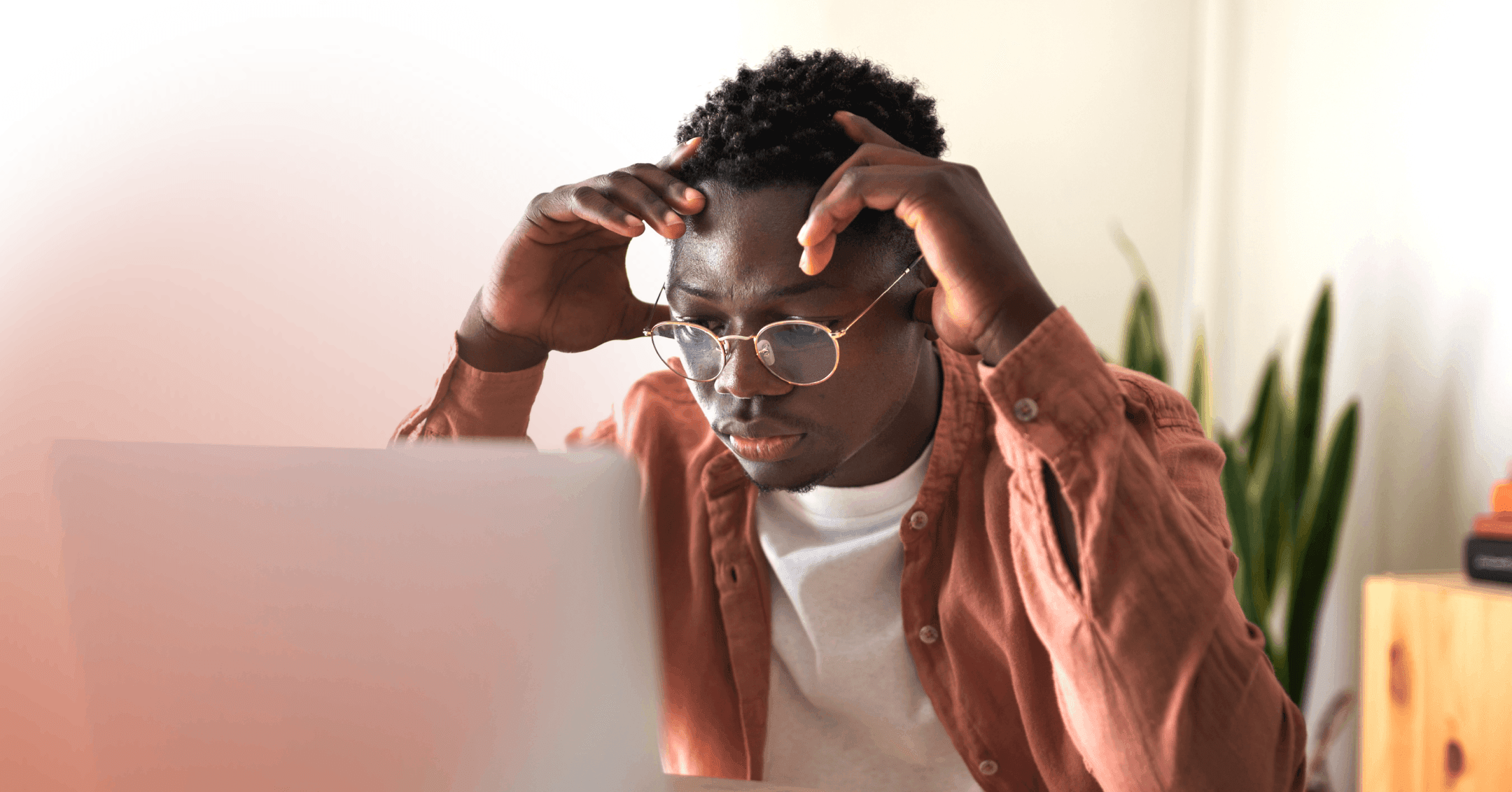 young man getting defensive due to narcissistic rage